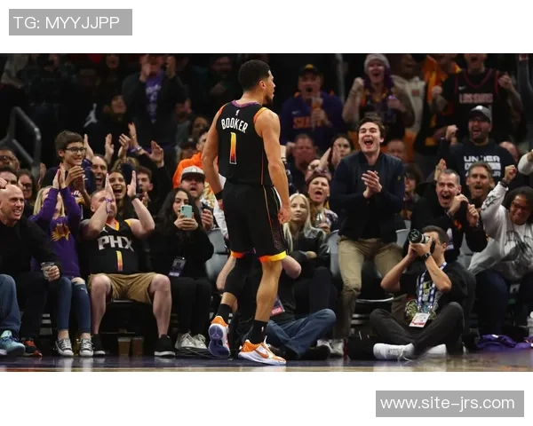 德文布克如何在NBA赛场上展现超凡实力与领导力 德文布克如何在NBA赛场上展现超凡实力与领导力